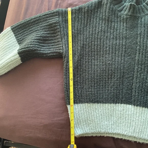 Green sweater - Picture 5 of 5